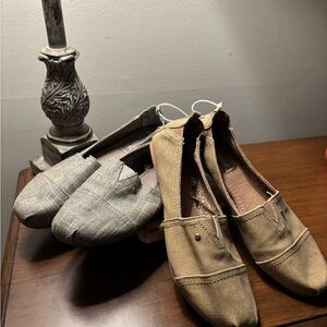 Two pairs Mad Love Gray and Tan Flats/loafer Size 10 EUC